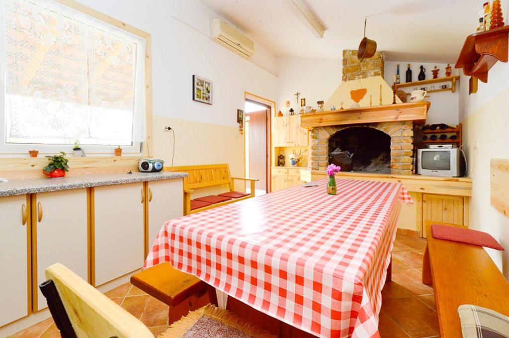Apartment Mladenka Pula Habitación foto