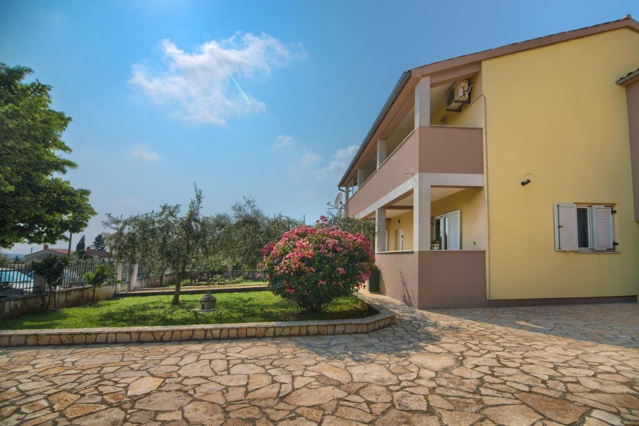 Apartment Mladenka Pula Exterior foto
