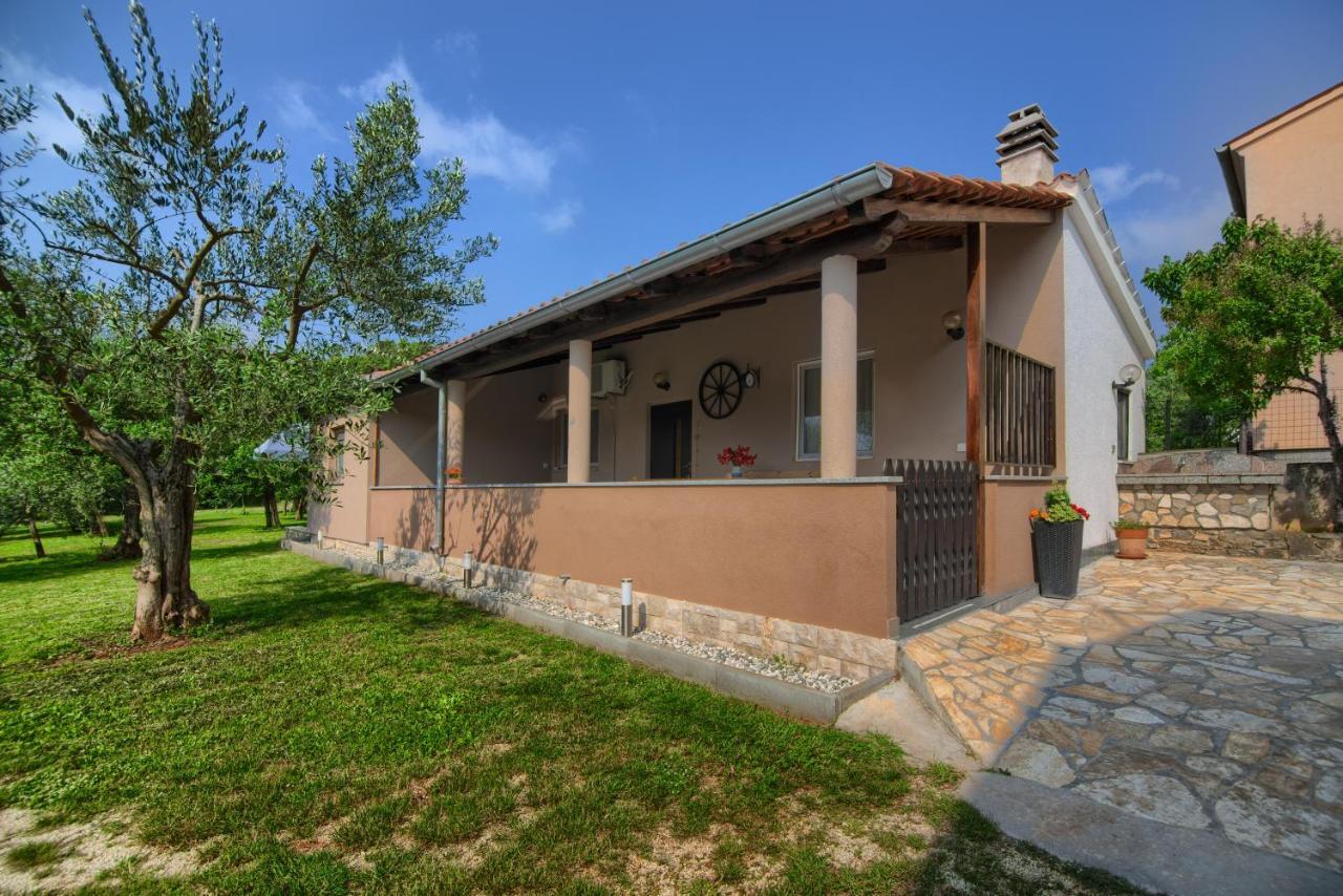 Apartment Mladenka Pula Exterior foto